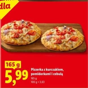 pizzerka z kurczakiem, pomidorkami i cebulą