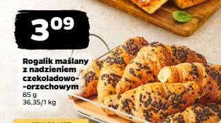 rogalik maślany z nadzieniem czekoladowo-orzechowym