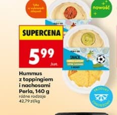 hummus z toppingiem i nachosami