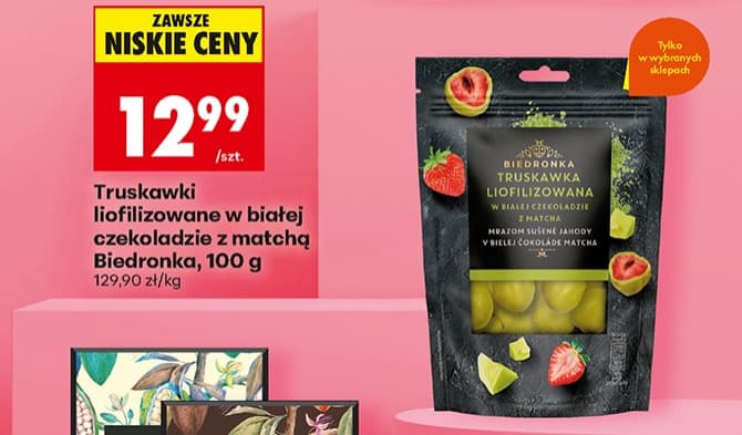 truskawka liofilizowana w białej czekoladzie z matcha