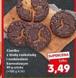 ciastko z białą czekoladą i nadzieniem karmelowym