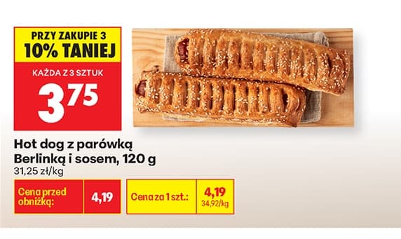 hot dog z parówką i sosem