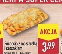 focaccia z mozzarellą i czosnkiem