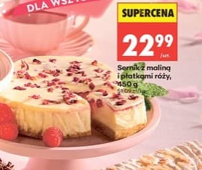 sernik z maliną i płatkami róży
