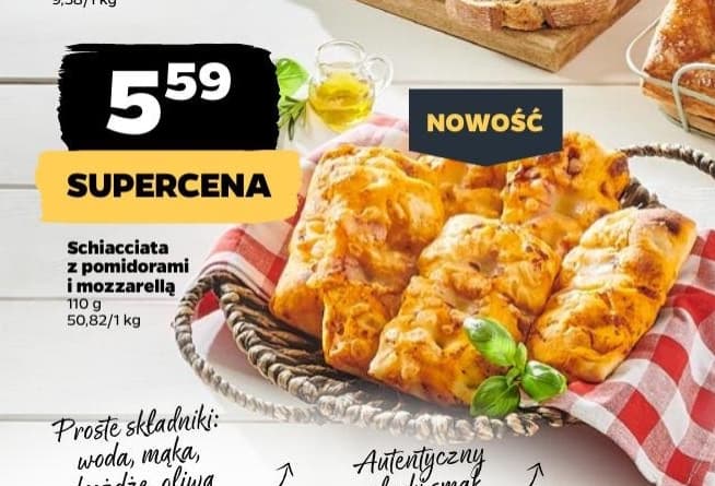 schiacciata z pomidorami i mozzarellą