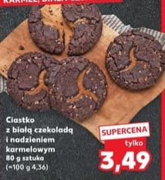 ciastko z białą czekoladą i nadzieniem karmelowym